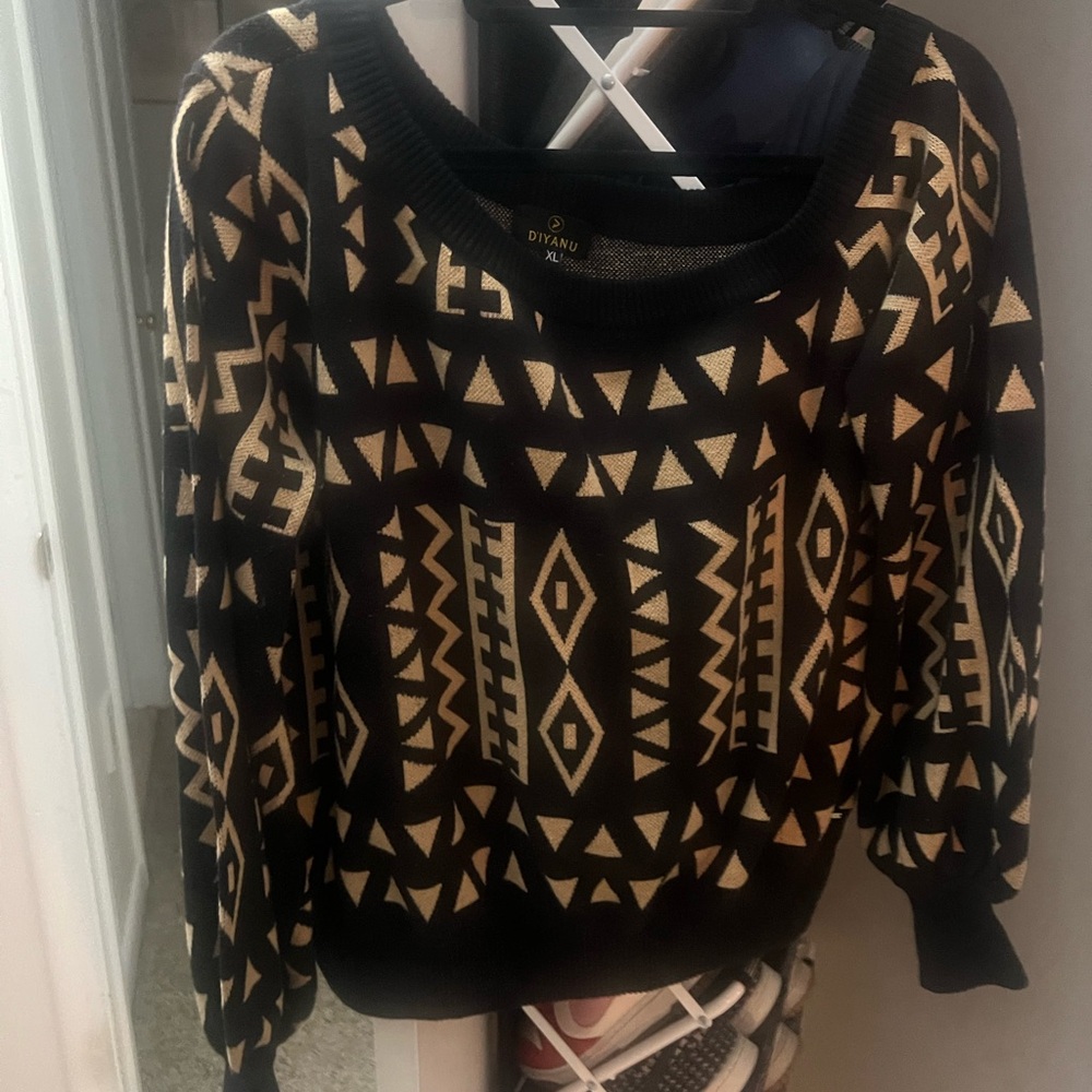 Diyanu Black and Cream Patterned Sweater